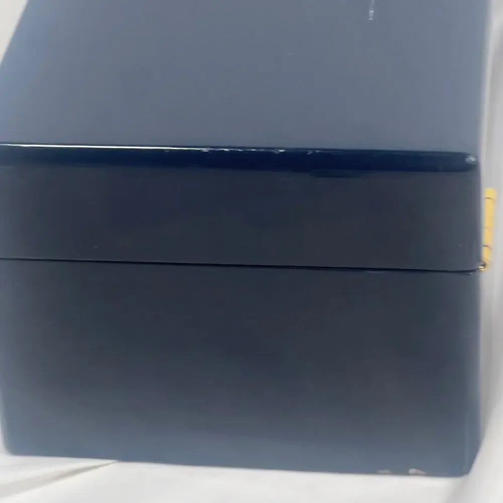 C. Wonder dark tone box